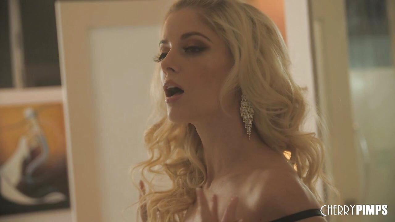 Sarışın lezbiyenler charlotte stokely ve lyra law oyun ile onların memeler ve zevk onların pussies