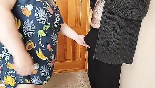 Sabah ereksiyon ve boşalmak için üvey annem tarafından yarağımın mastürbasyonu