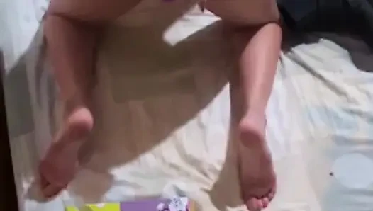 Kızıl saçlı kızın ilk kez anal tıkaçla denemesi