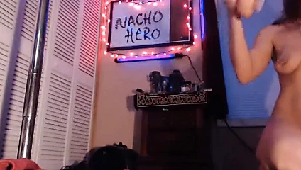 Oyuncak kedi mastürbasyon arasında dik web kamerası bebek