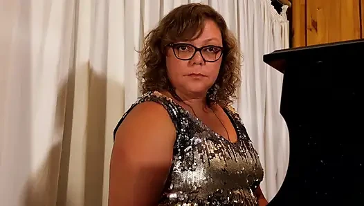 Dominatrix sahibe April - ayaklarının altında bir hayat bölüm 1