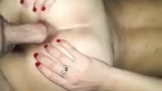 Komşunun kızı anal ve derin penetrasyon alıyor