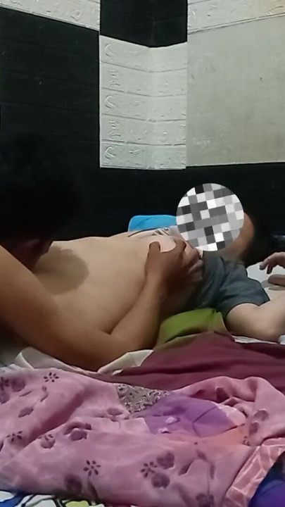 Asyalı amcığı yalayan tatlı, tuzlu ve mercekli | Klip 1