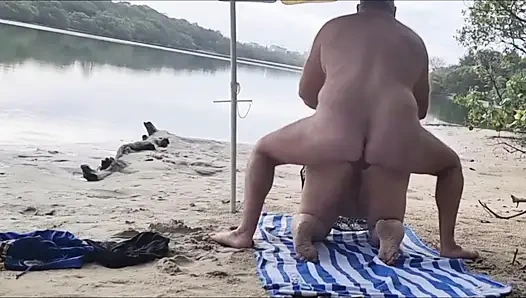 Neredeyse nehirde sikişirken yakalanıyor - faphouse'ta özel