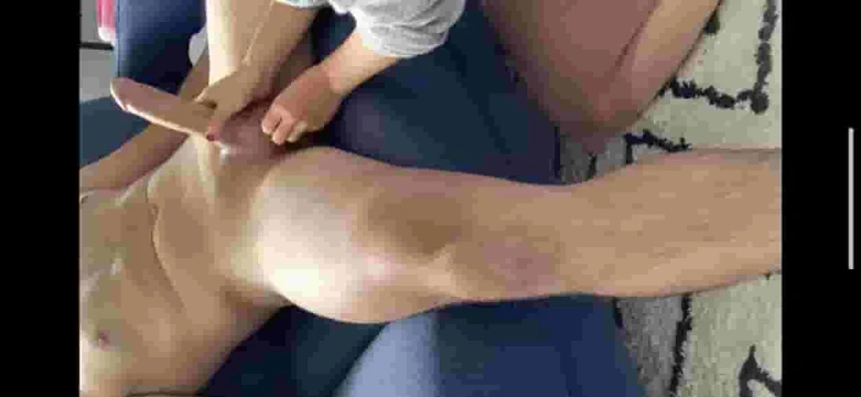 Asya masajları büyük beyaz horoz. büyük cumshot.