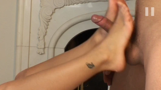 Stepsis ayakla mastürbasyon yapıyor ve sikiliyor