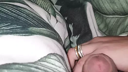 Üvey anne üvey oğlunun yarağıyla 7 dakika oynuyor