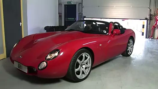 Valerie inci iki musluklar tarafından kıçına çarptım için hazır