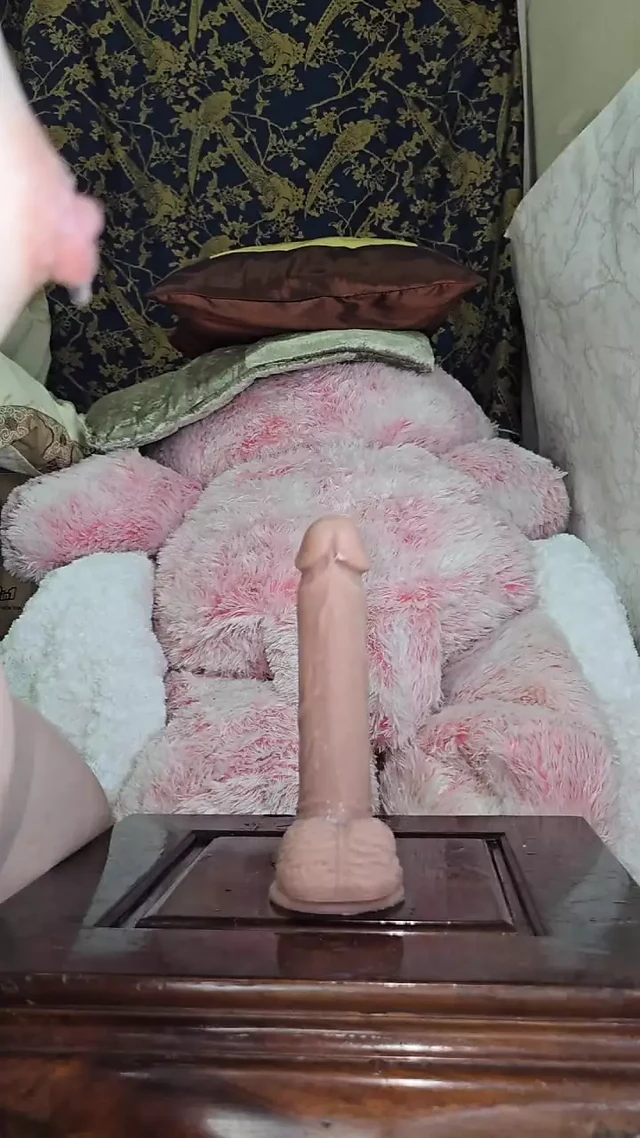 шлюшка Hien снова возбуждена