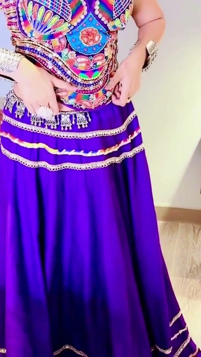 Garba İki Gün Ayarı Bahanesıyla Otel Odasına Davet Edildi Jaslin ve Raj Rol Yapma | Klip 1