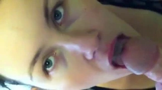 Azgın kız ağzına alır