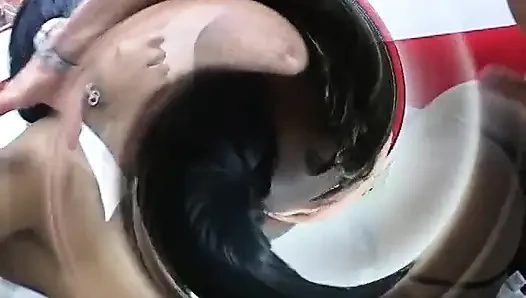Birkaç muhteşem zenci kız yarak emiyor ve amlarını yalatıyor