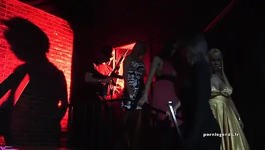 Carmella Bing azgın arkadaşlarıyla yarışma yapıyor (4k)