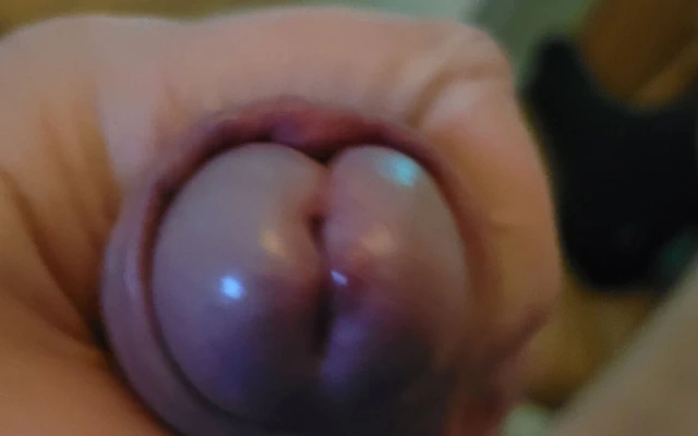 Büyük yarağımla oynuyor