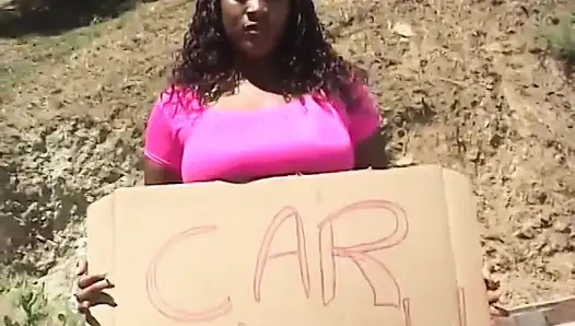 Arabanın kaputunda sikişmeyi seviyoruz