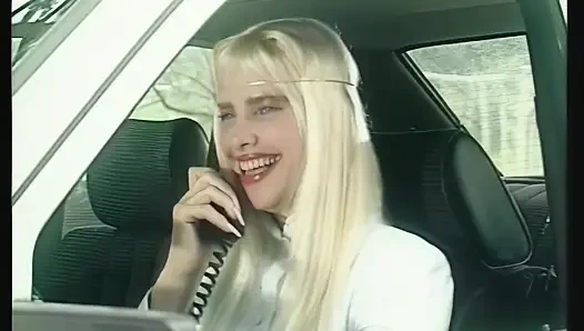 Moana Pozzi Kirli Orospu Büyük Bir Sikte Biniyor