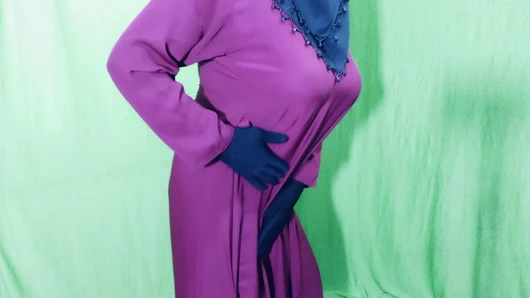 Hintli güzel tesettürlü Müslüman çift sikişmeye susamış