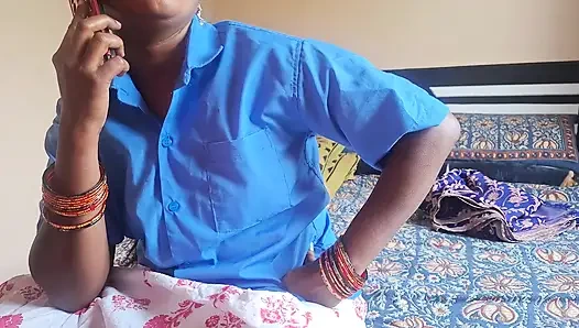 Hintli evli evli kadın ev sahibiyle anlaşma yapmak için göbeğini gösteriyor