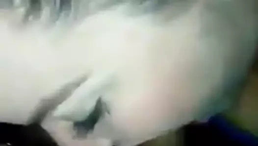 esposa mamandole la verga al amigo, el esposo graba 3