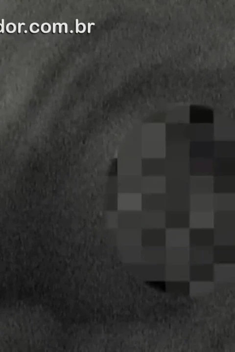 Adam gelinin yarı çıplak dinlenip internette yayın yaptığı videoyu kaydediyor