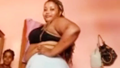 La danse de la malgache de 25 ans