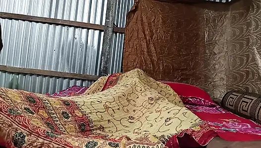 Üvey anne üvey oğluyla evde ilk kez yalnız