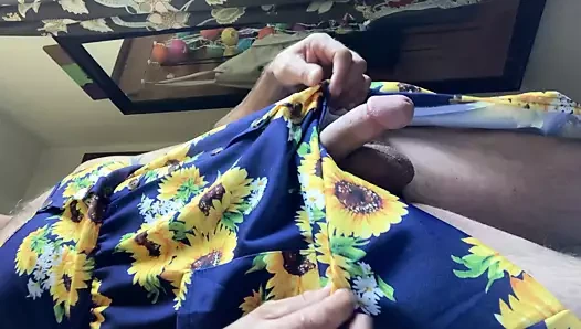 Kız arkadaşının elbisesi ve tanga