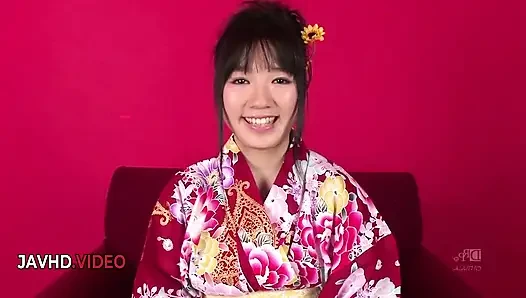 Chiharu ateşli jav sakso çekiyor ve sonra kimonosunda şiddetle sikiliyor