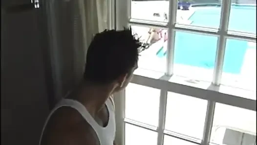 Nikki benz dövmeleriyle kanepede sikişiyor