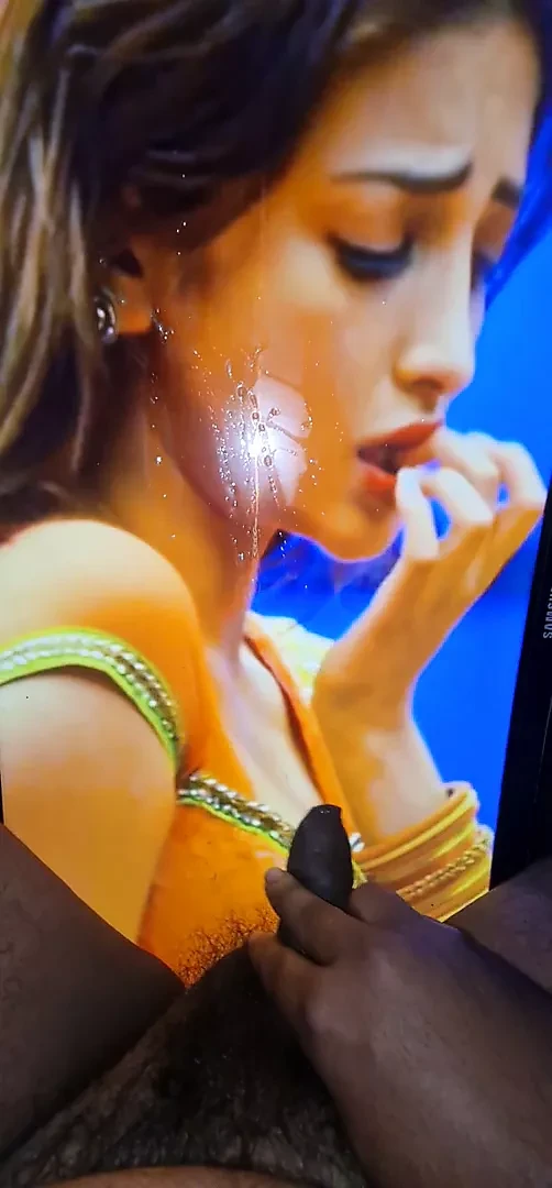 Shruti hasan kama lanja boşalmak dudaklar spit bazar lanja