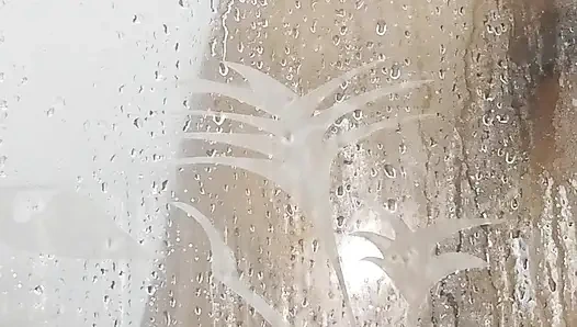 Ve iyi bir duş almak için bana eşlik edersen, ellerin kayıp