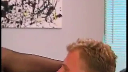 Adam orospu naylon kaplı ayaklarını yalıyor