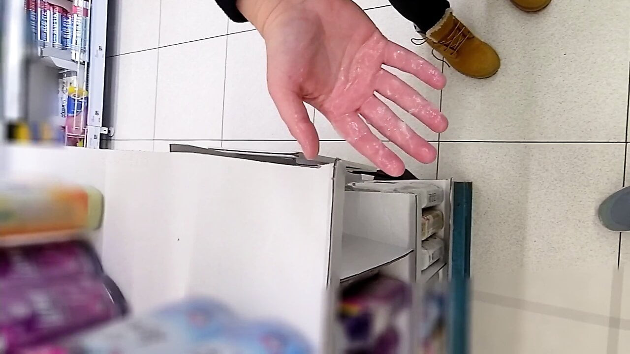Süpermarkette riskli kamu handjob - cumchallenge 5. gün