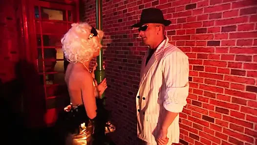Marilyn Monroe kırmızı ışıkta