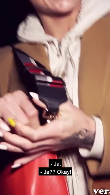 Волнующий момент из "Худенькая рыжая немецкая женщина во время свидания в видео от первого лица в видео от первого лица"