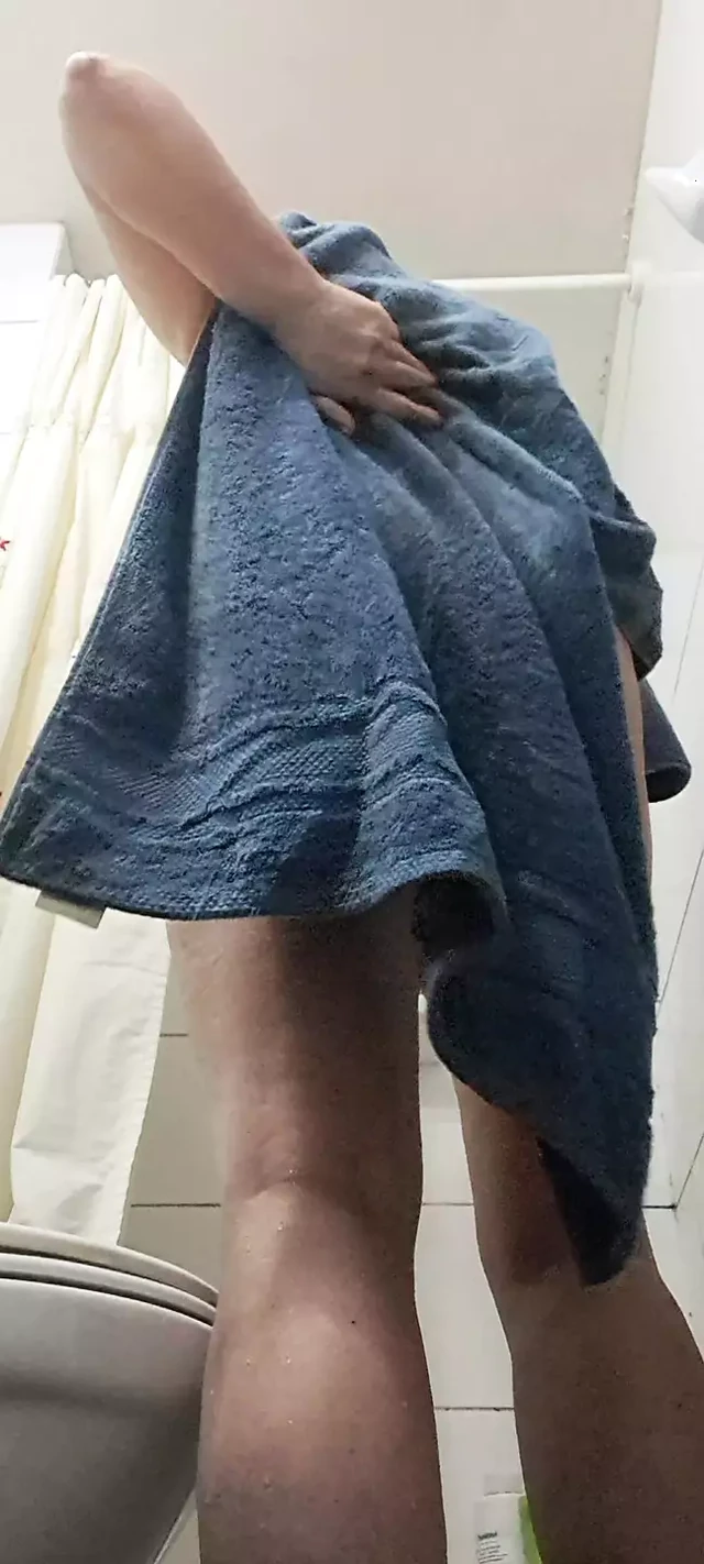 Üvey anne seks yaptıktan sonra güzel bir duş alıyor