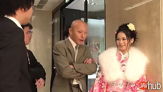 Nishino kıllı amcık vibratörlü grup seks yoğun sikişe yol açıyor