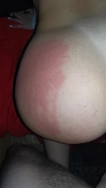 Супер горячую тинку трахнули раком в любительском видео