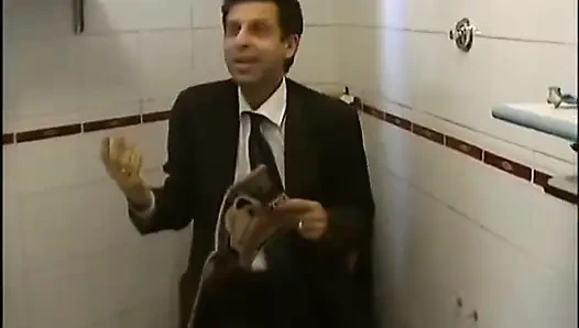 Çoraplı azgın iri güzel kadın sikiliyor ve yüzüne boşalma