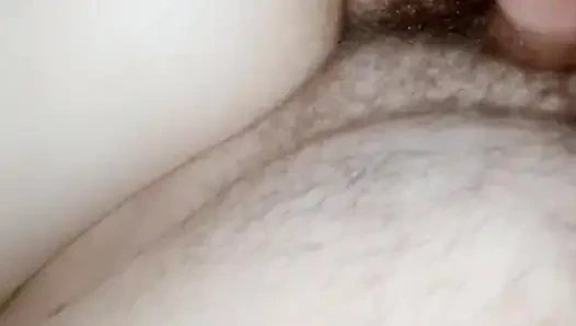 Yumruklanıyor.