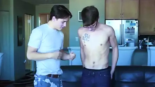 Adil oyun justin Owen blae mitchell