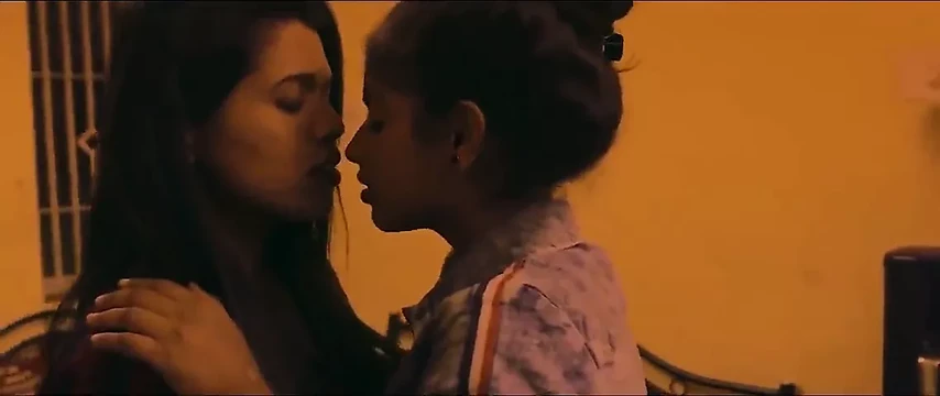 Индийские сестры-телугу Sambavi и Soni занимаются лесбийским сексом