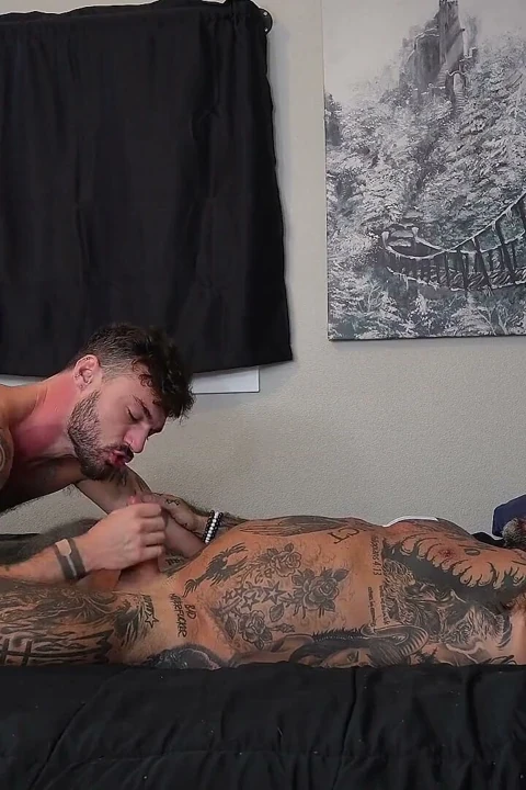 Aiden Tyler ile üniversiteli sikiş