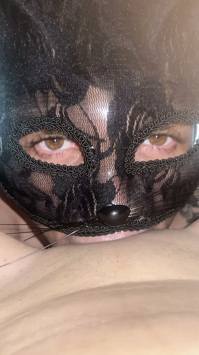 Maskeli bir adam bana sakso çekerken boşalmama sebep oldu.