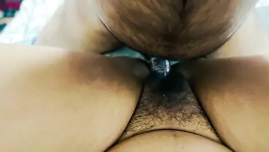 Genç kız sıkı amcık sert sikişiyor