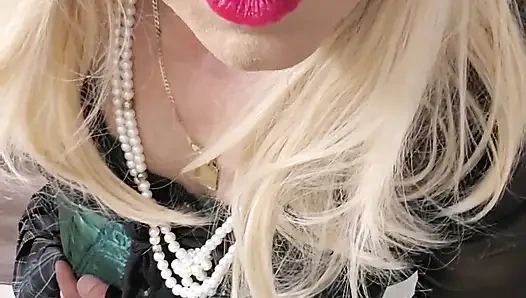 Kalçaları yüksek çizmelerimle buluşuyorum