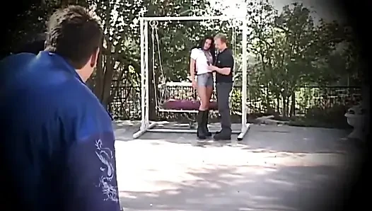 Çifte penetrasyon için izleyicilerle parkta
