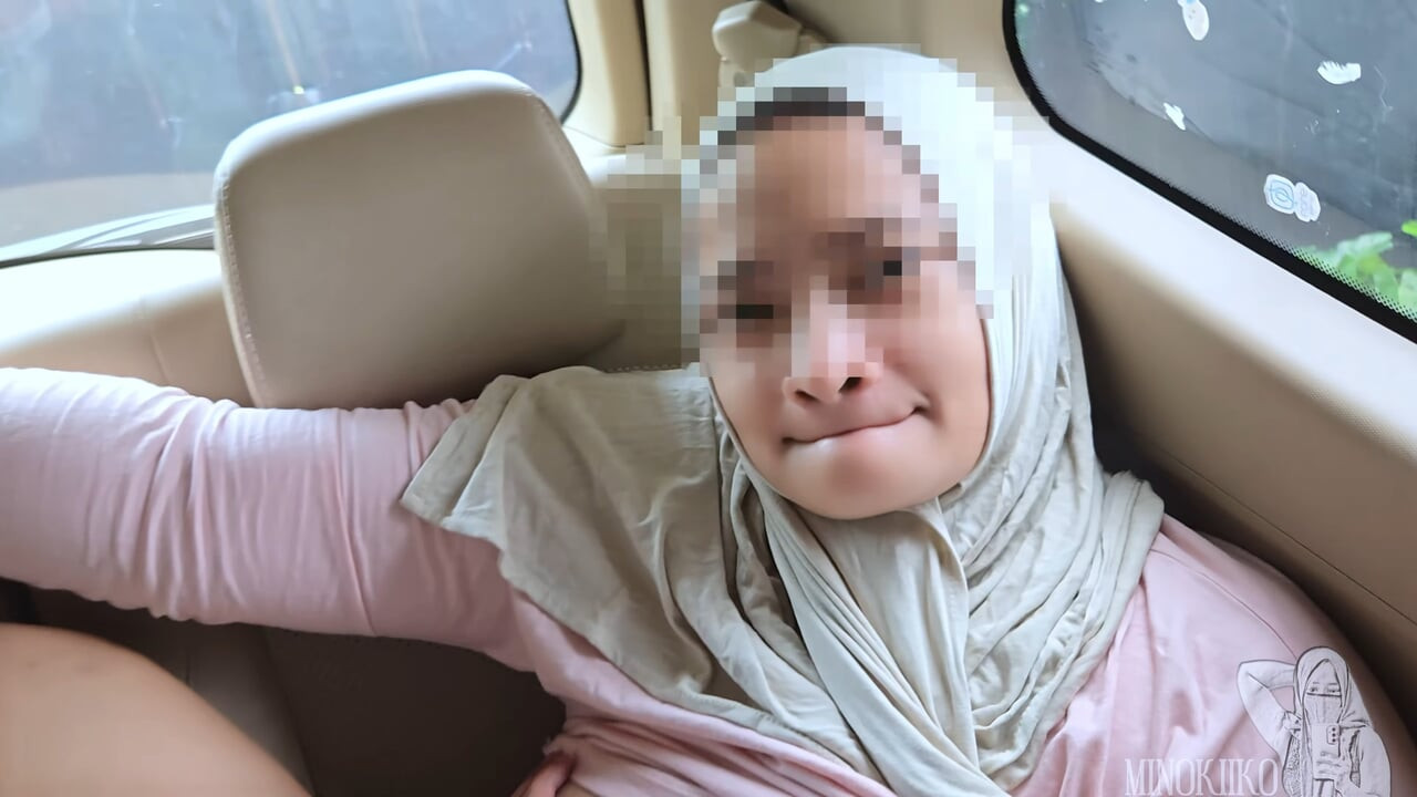 Tesettürlü kız kardeşim arabada seks istiyor ve içine boşaltıyor - minokiiko