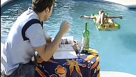 Seksi klasik açık havada, amcık yalama ve dev yaraklarla sikiş derlemesi