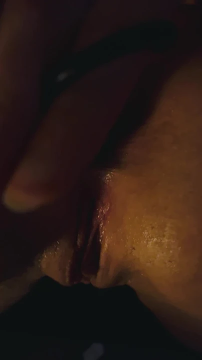 24 yaşındaki sürtük öğrenci götüyle oynuyor